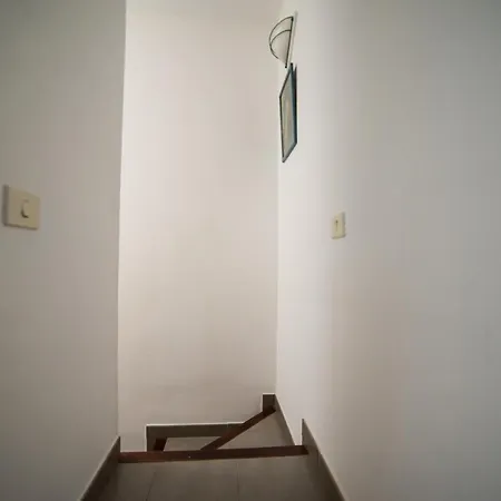 Apartment Schoene Ferienwohnung 2 *